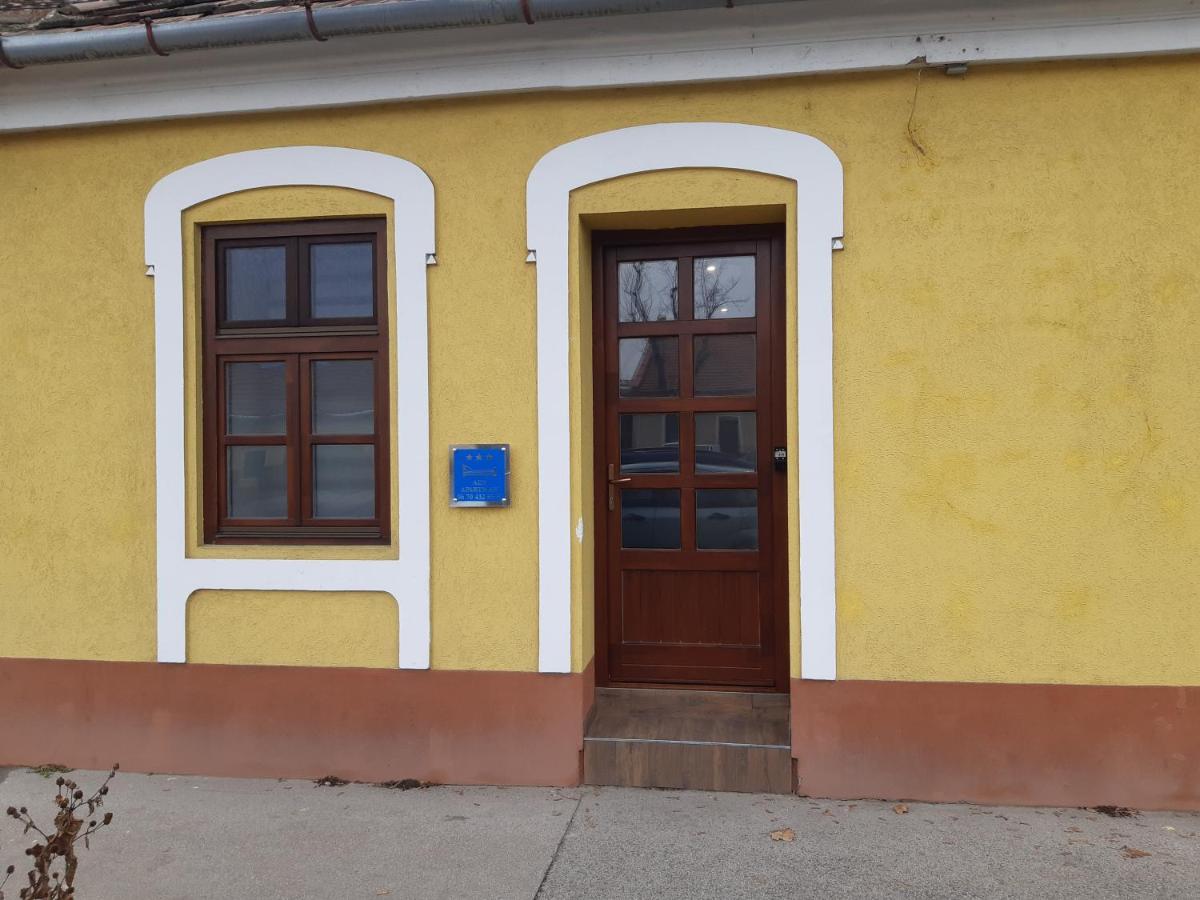 Ady Apartman Tata Εξωτερικό φωτογραφία