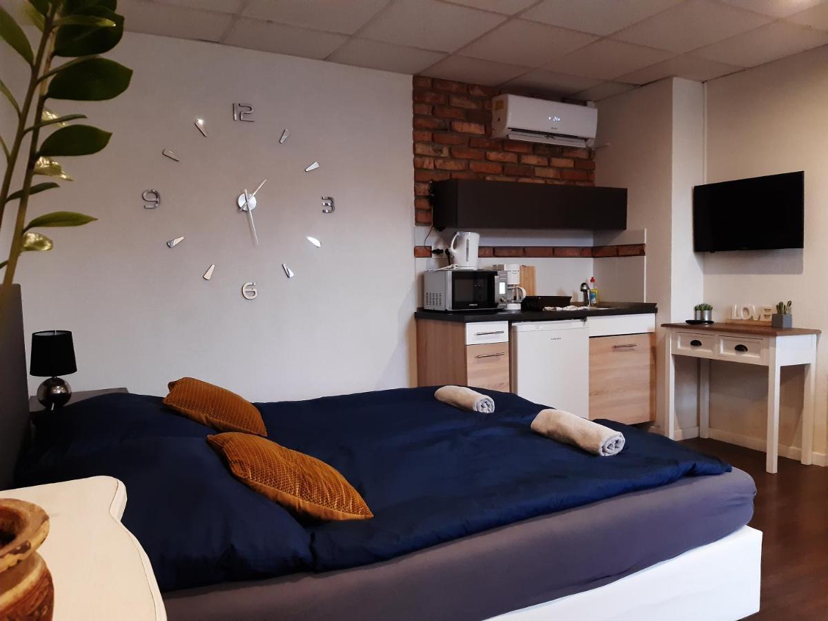 Ady Apartman Tata Εξωτερικό φωτογραφία